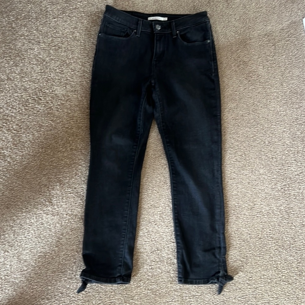 Levi’s mid rise skinny size 6 black jeans